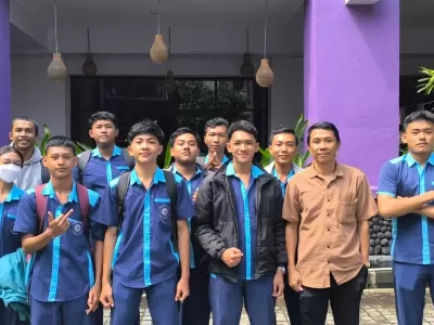 Guru Tamu dari STEKOM Semarang